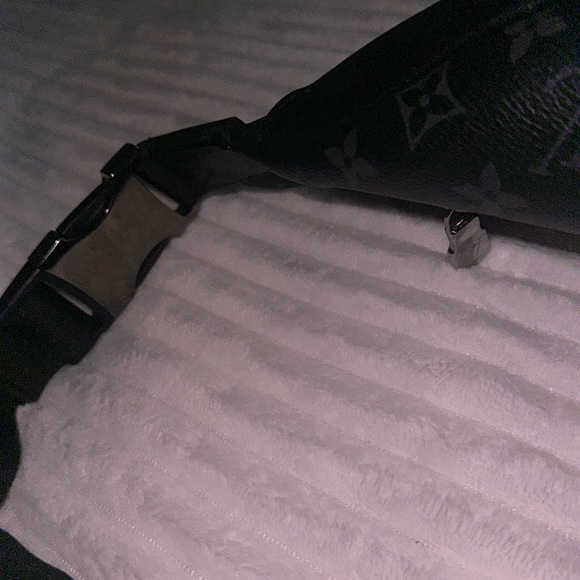 Louis Vuitton Discovery Bumbag PM - Picture 9 of 10